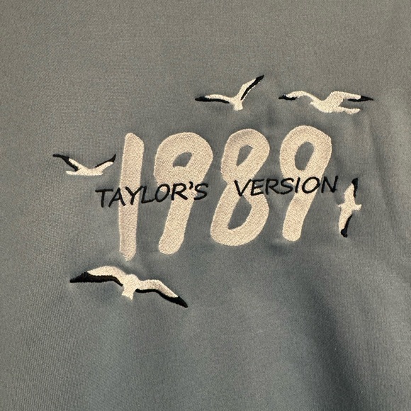 Taylor Swift 1989 Blue Crew Neck Sweater - Picture 2 of 3